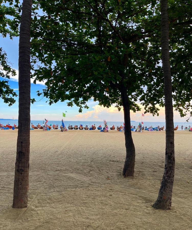 Beach Gallery House Jomtien Beach Exterior photo
